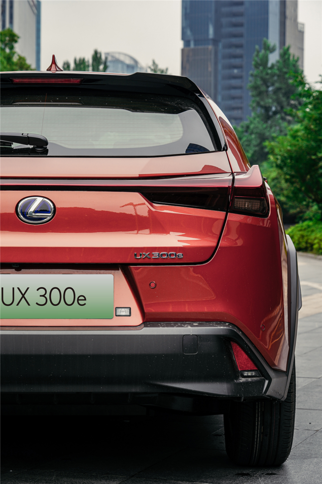 这可能就是你想要的电动汽车,抢先试驾雷克萨斯ux300e