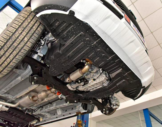 扎实的底盘造就这款旗舰suv