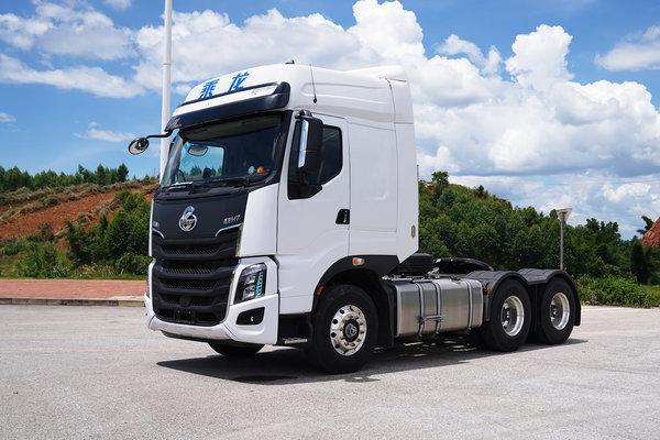 2米大卧铺柳汽乘龙h7 3.0牵引车