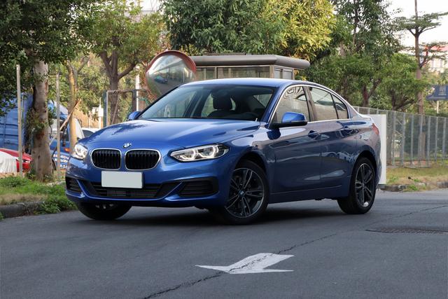 2. 宝马1系120i时尚型