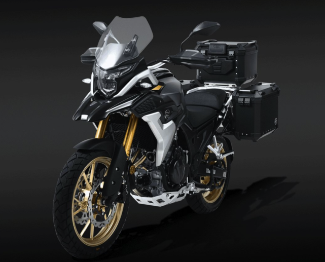 这次的纪念版凯越500x限量300台销售,能够看到的是纪念版在外观上做了