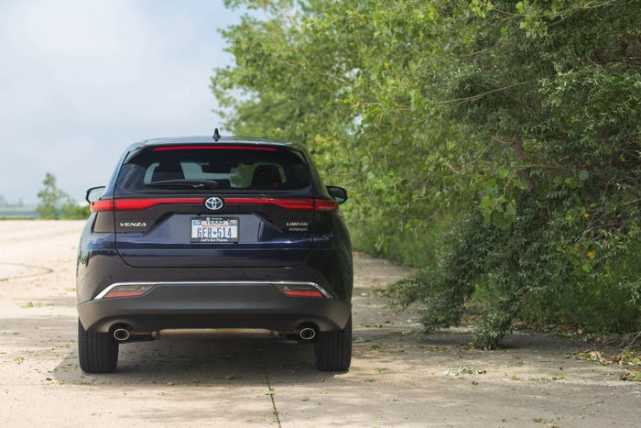 丰田威飒venza混动跨界车介于rav4与汉兰达之间的harrier