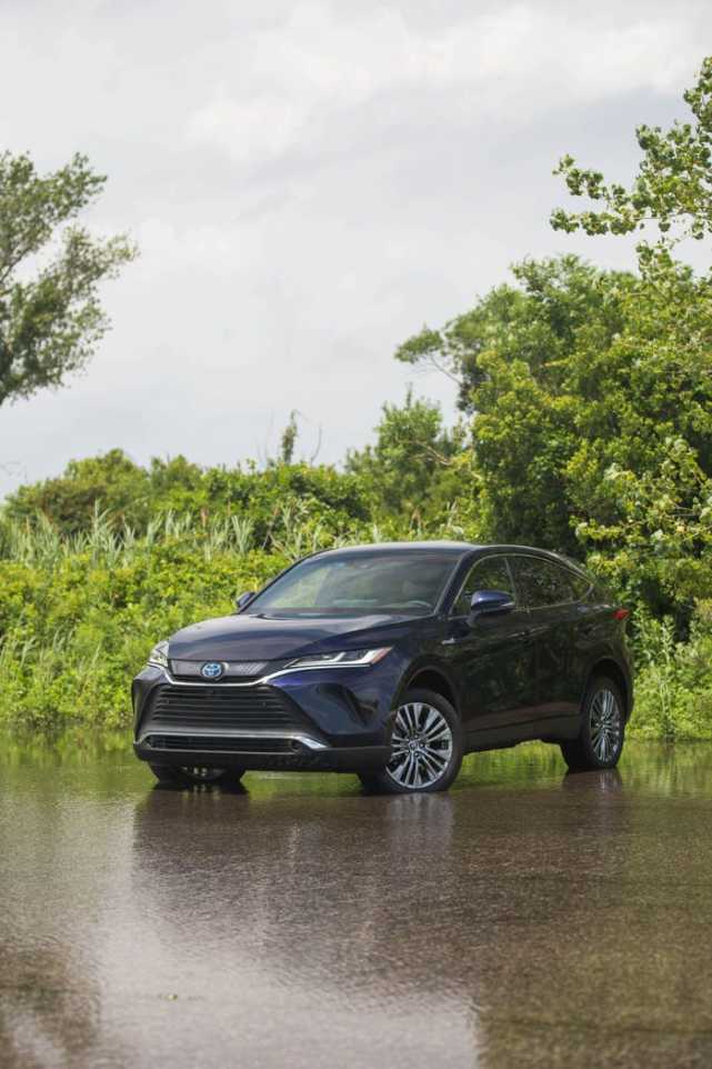 丰田威飒venza混动跨界车介于rav4与汉兰达之间的harrier