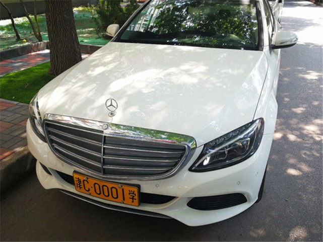 驾校重金买奔驰当教练车学员看到却愁坏了谁敢踩油门