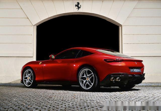 法拉利roma实拍,标准的两门四座跑车,换一种情调依旧很美