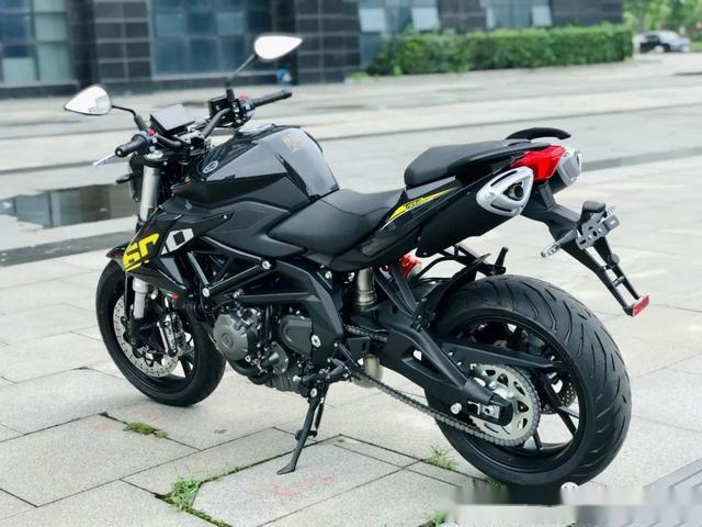 2020钱江贝纳利tnt600i新款黄龙600实车介绍