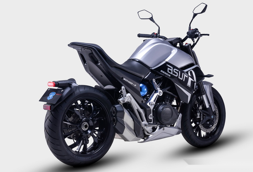 国产400级别运动街车双缸水冷27千瓦标配双通道abs单摇臂