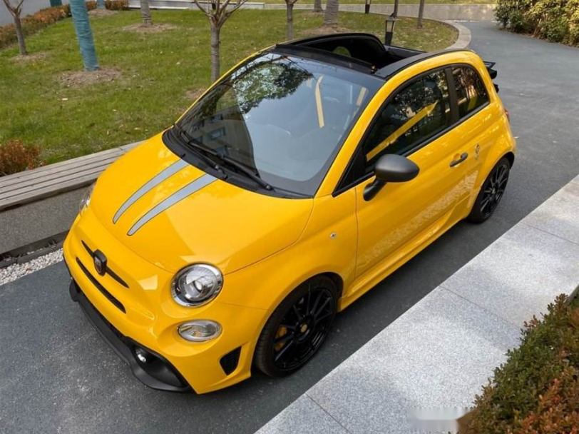 车头偶遇80万大众polo车标像蝎子全国仅10台