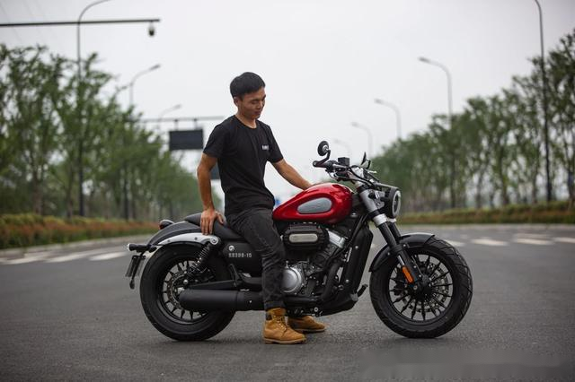 新车试驾报告:奔达金吉拉300,一台突破传统的跨界巡航车