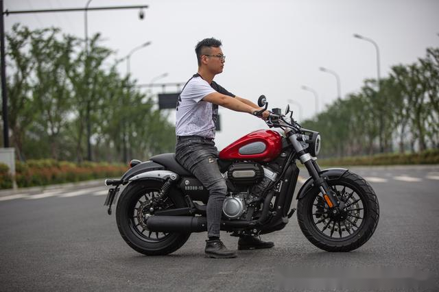 新车试驾报告:奔达金吉拉300,一台突破传统的跨界巡航车