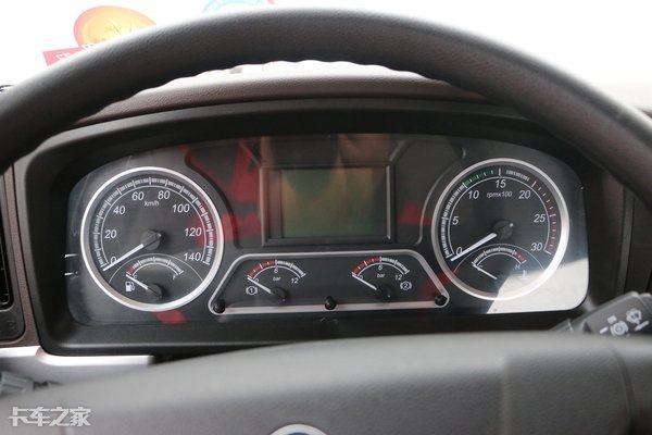 配240马力发动机货厢容积最大59立方详解柳汽乘龙h5大单桥车