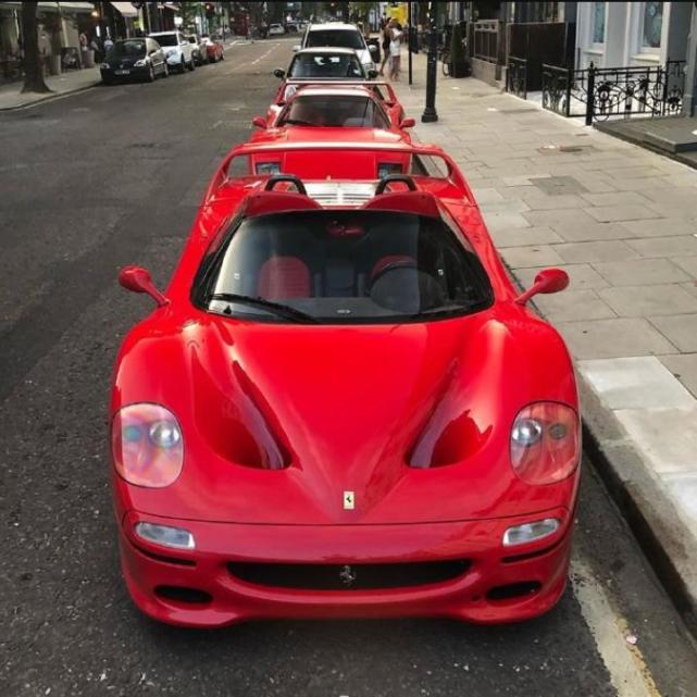 老马出街法拉利f40与f50同时现身英国街头拉法都不如它们贵