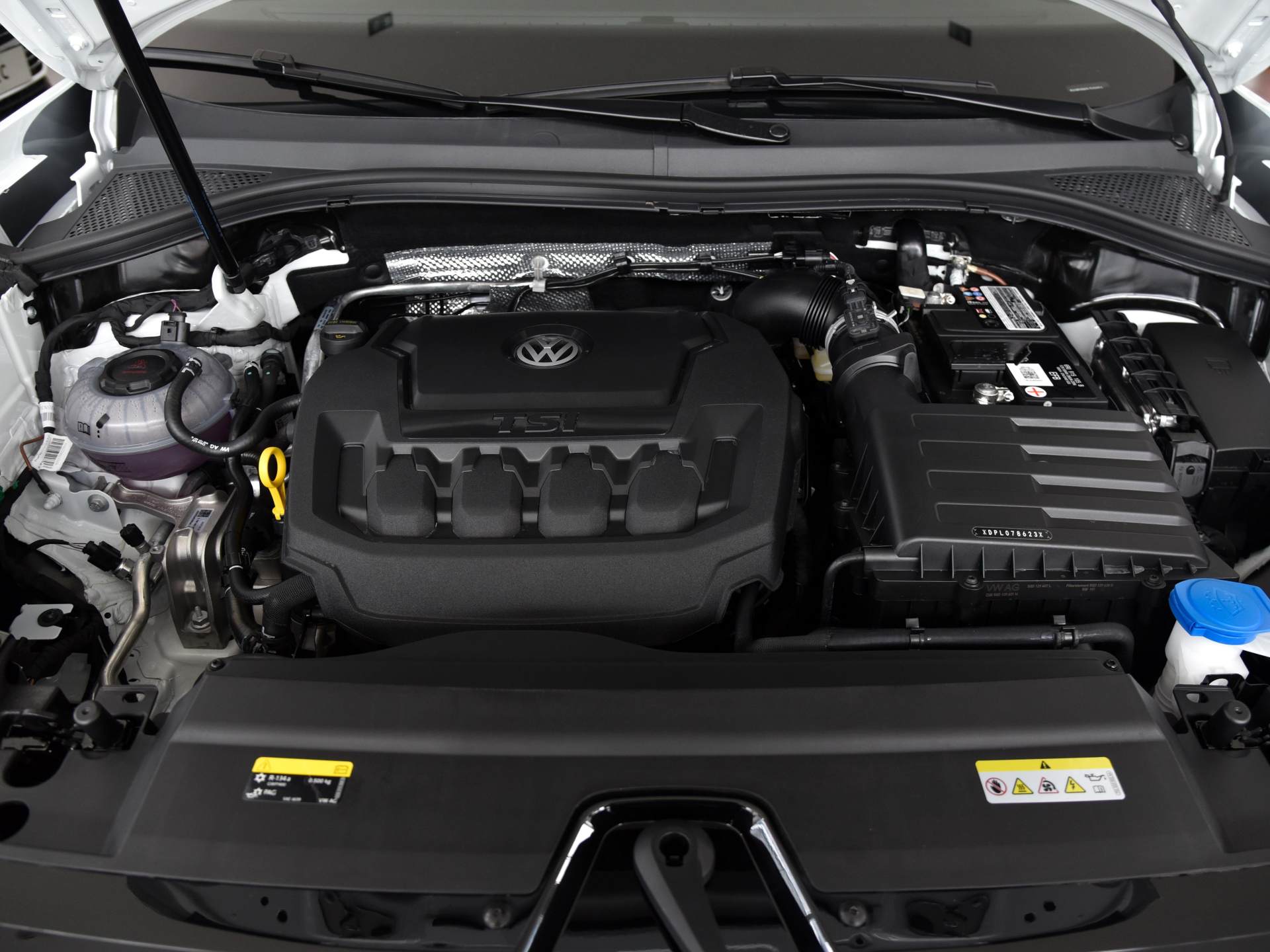 0t四缸涡轮增压ea888-dpl发动机,最大功率186马力,峰值扭矩320牛·米