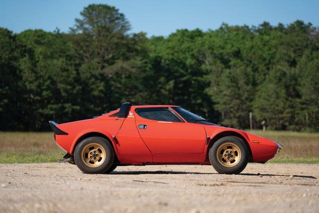 消失的经典汽车之"蓝旗亚"stratos zero