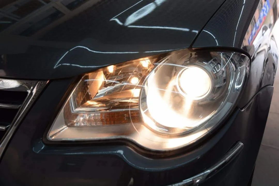 解读汽车大灯进化史你知道从煤油灯到激光灯都经历了什么吗