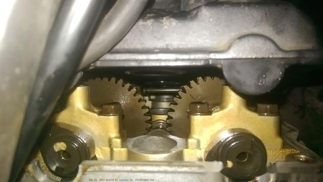 与大众熟知的正时皮带,链条不同,cbr250rrmc22采用了齿轮正时.