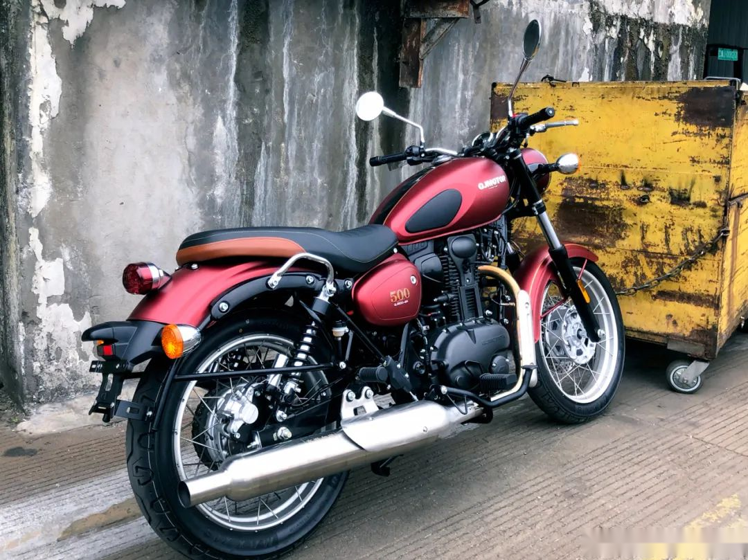 钱江250cc复古摩托车图片