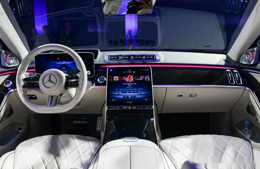 奔驰新旗舰亮相轴距超3米2舒适碾压7系取消连体大屏能火