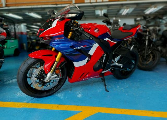 本田cbr1000rr-rsp/cbr1000rr-r规格表引擎:四冲水冷dohc16气门并列4