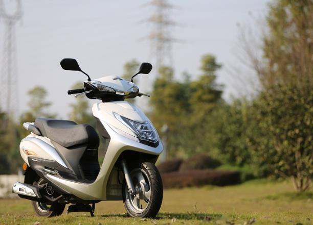 入手一部五羊本田睿影110是怎样的感受听听资深摩评人怎么说