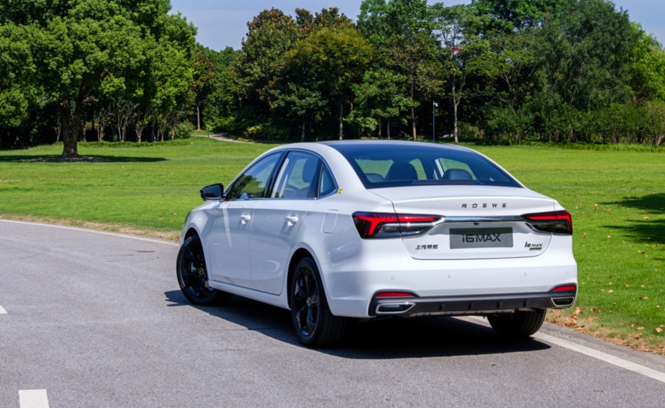 售价1068万1228万元荣威i6max燃油版上市