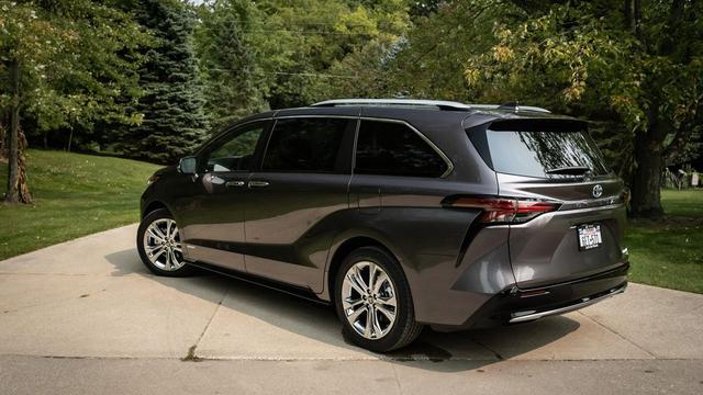 实拍全新丰田sienna塞纳国产前你需要了解的都在这里