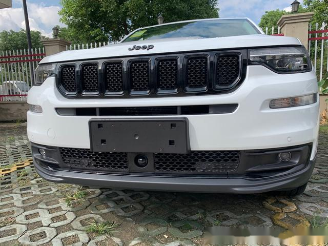 2020款jeep大指挥官夜鹰版白色