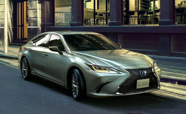 30万的预算入手日系车是买皇冠好还是买雷克萨斯es200好