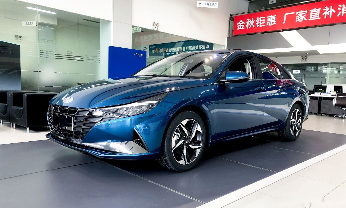北京现代第七代伊兰特全国陆续到店冰海蓝视觉效果超惊艳