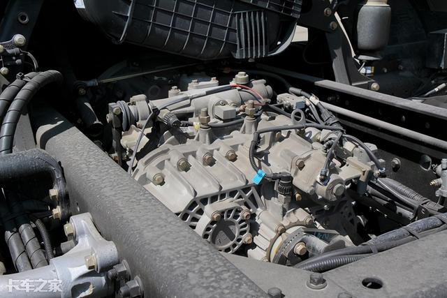 配280马力发动机,主驾座椅带通风加热,实拍解放j6p载货车