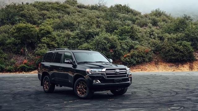 2020款丰田陆地巡洋舰经典从风华少年到老当益壮