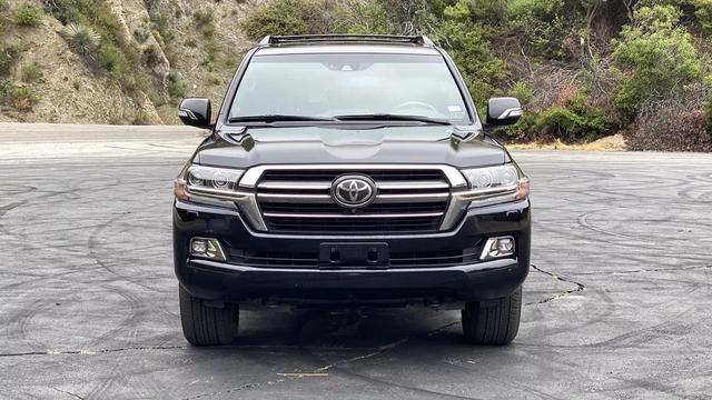 2020款丰田陆地巡洋舰经典从风华少年到老当益壮