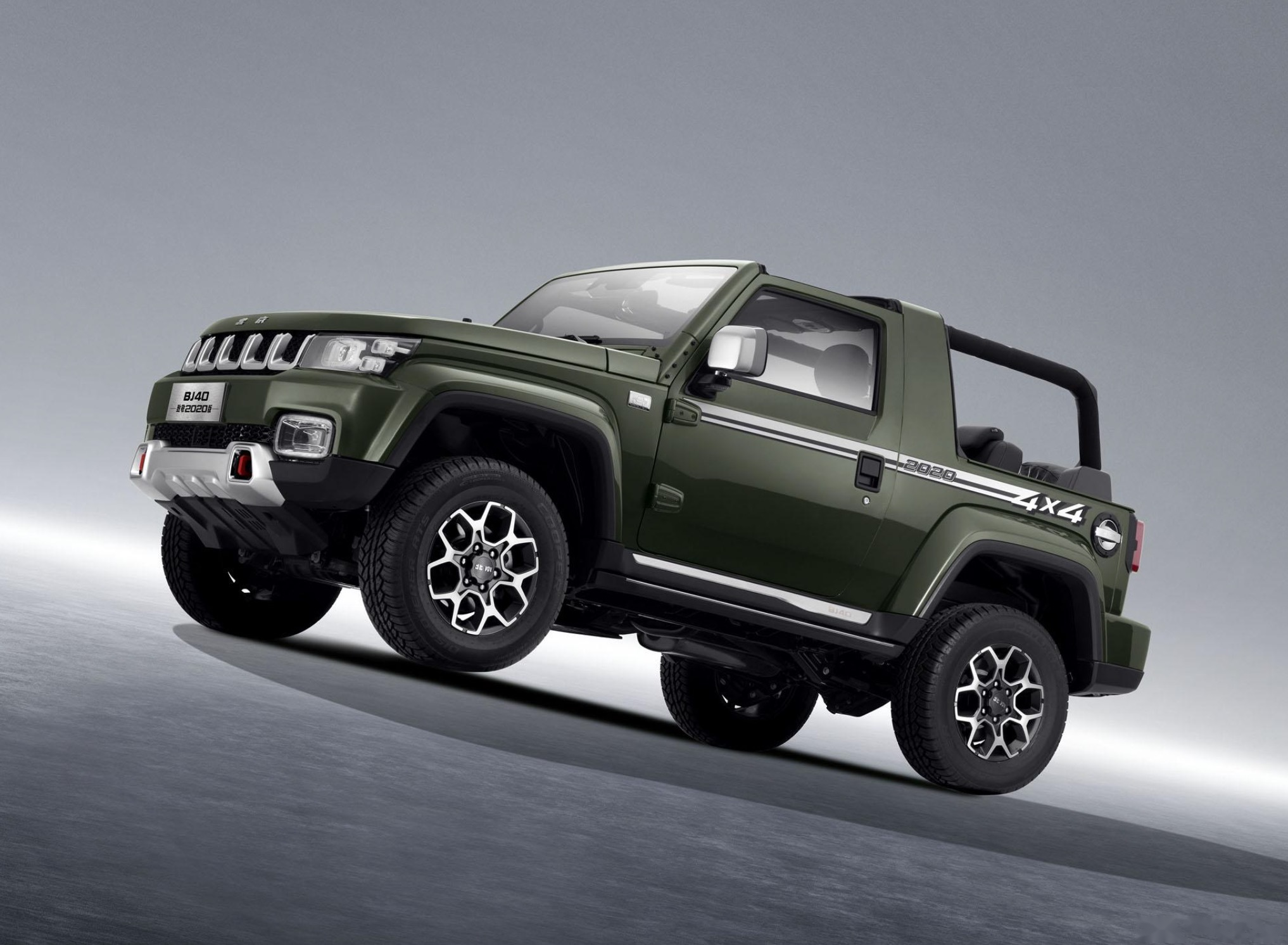 国产版牧马人国六20t分时四速差速锁入门就有8个挡