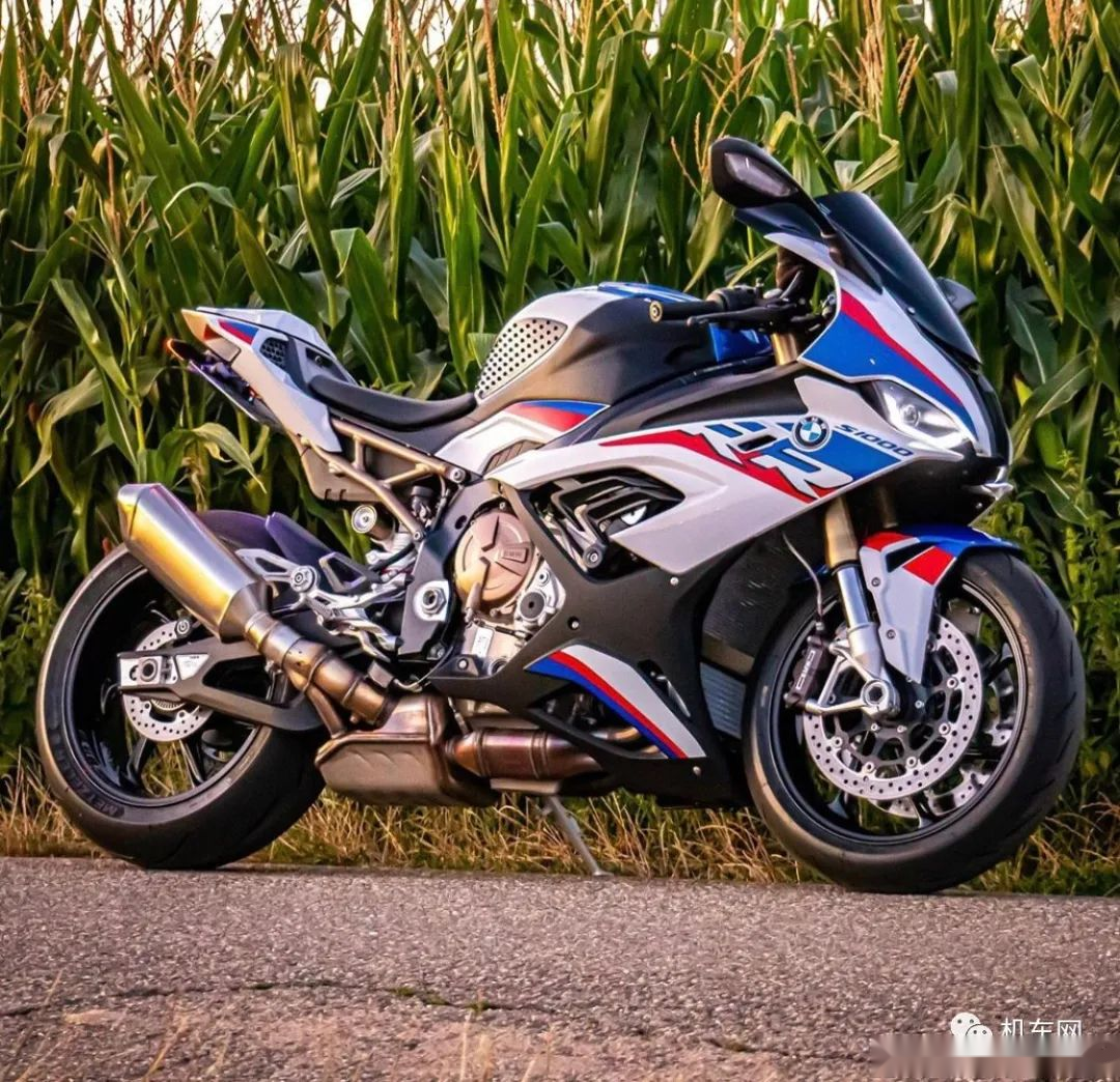 宝马s1000rr正式国内上市!超过200匹的都不太好惹
