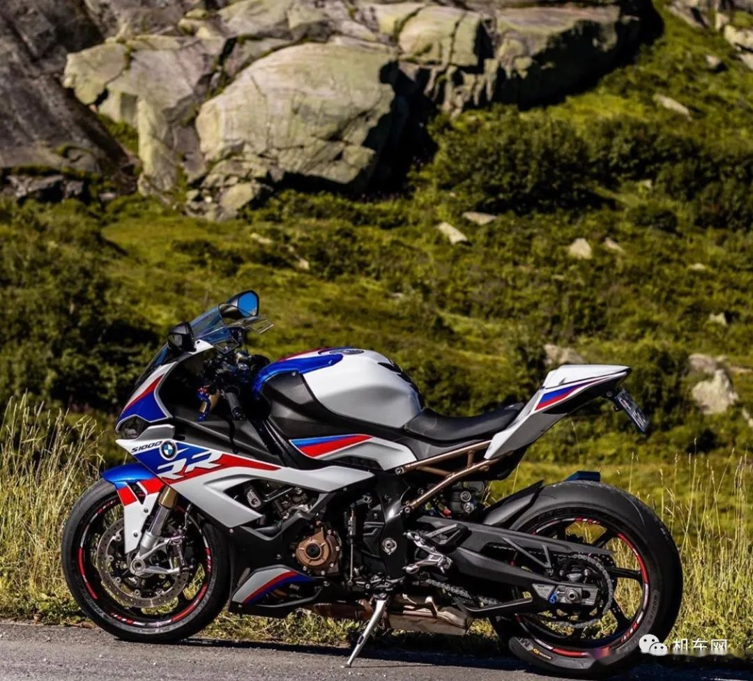 宝马s1000rr正式国内上市超过200匹的都不太好惹