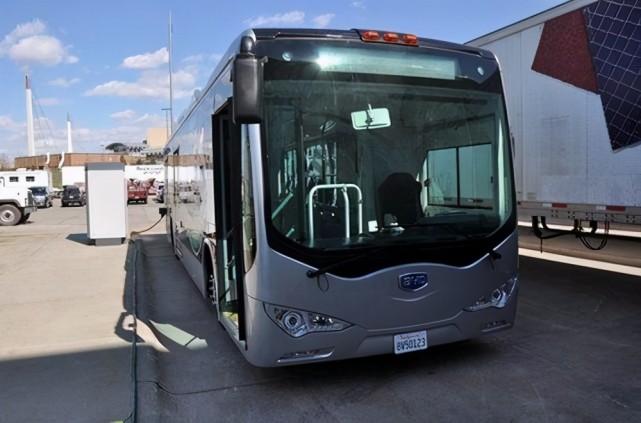 比亚迪携手日野,合资开发纯电动商用车