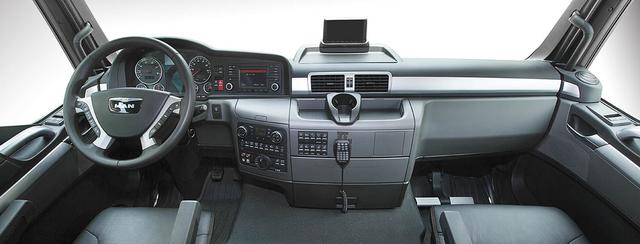 480马力4x4全驱高顶双卧驾驶室这台德国曼载货车真强悍