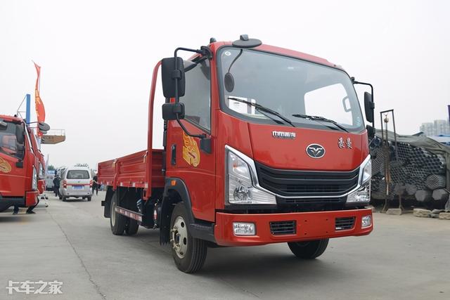 配五十铃116马力实拍重汽豪曼h3轻卡力挺动力链配置