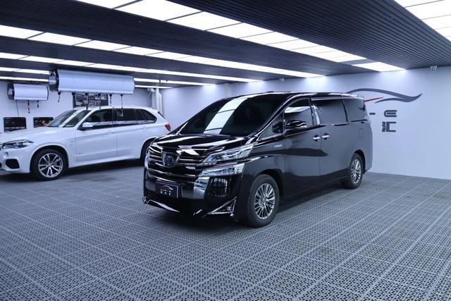 又一款豪华保姆车进店施工隐形车衣的作用显而易见