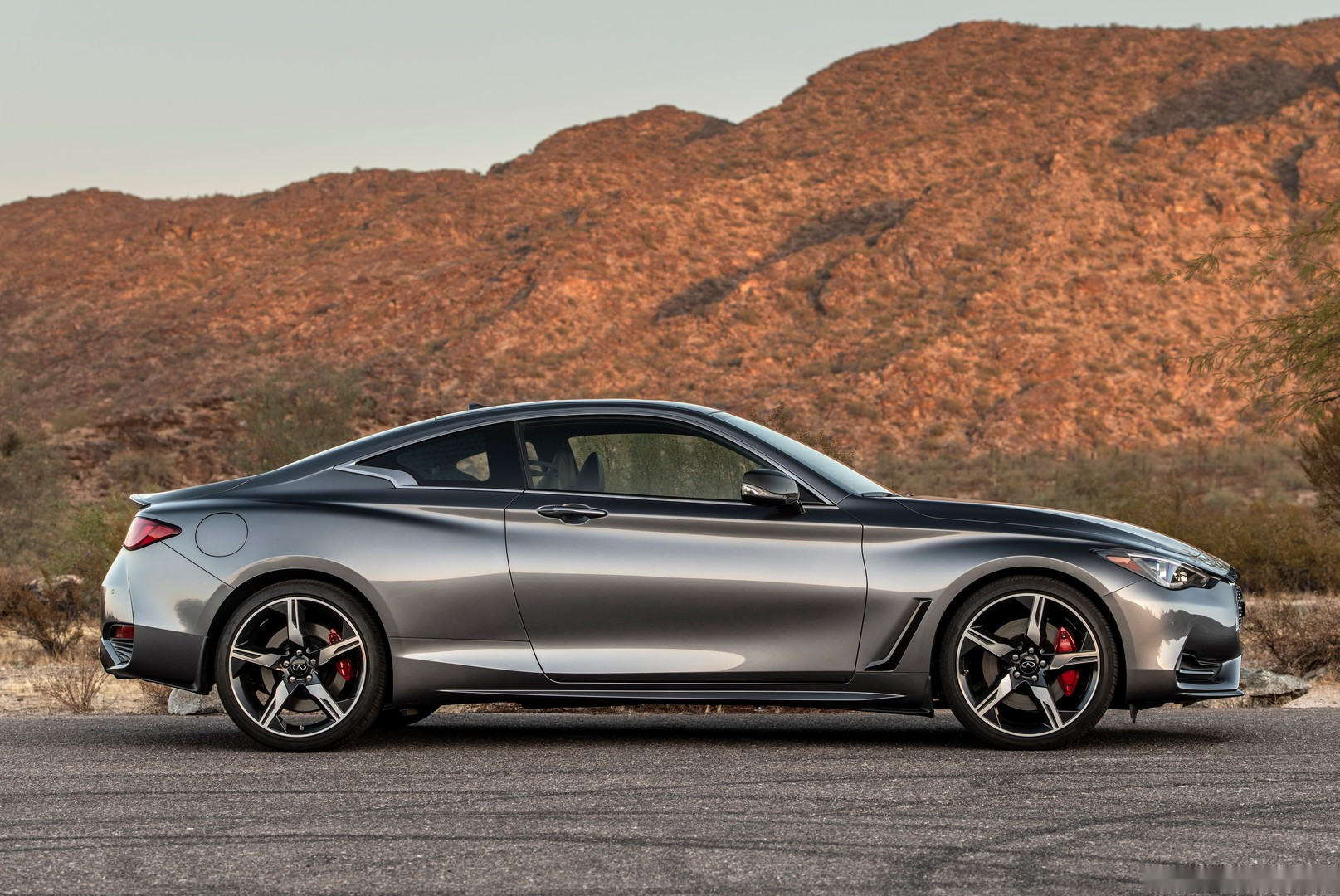 虽然是新款车型,但是外观几乎没什么变化,2021款英菲尼迪q60(参数