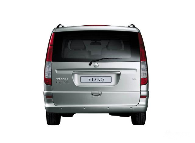 全新凯迪拉克凯雷德发布车身霸气侧漏但车尾像面包车