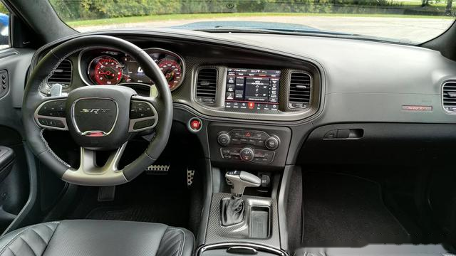 新增红眼地狱猫2021款道奇战马延续了10年的经典肌肉车