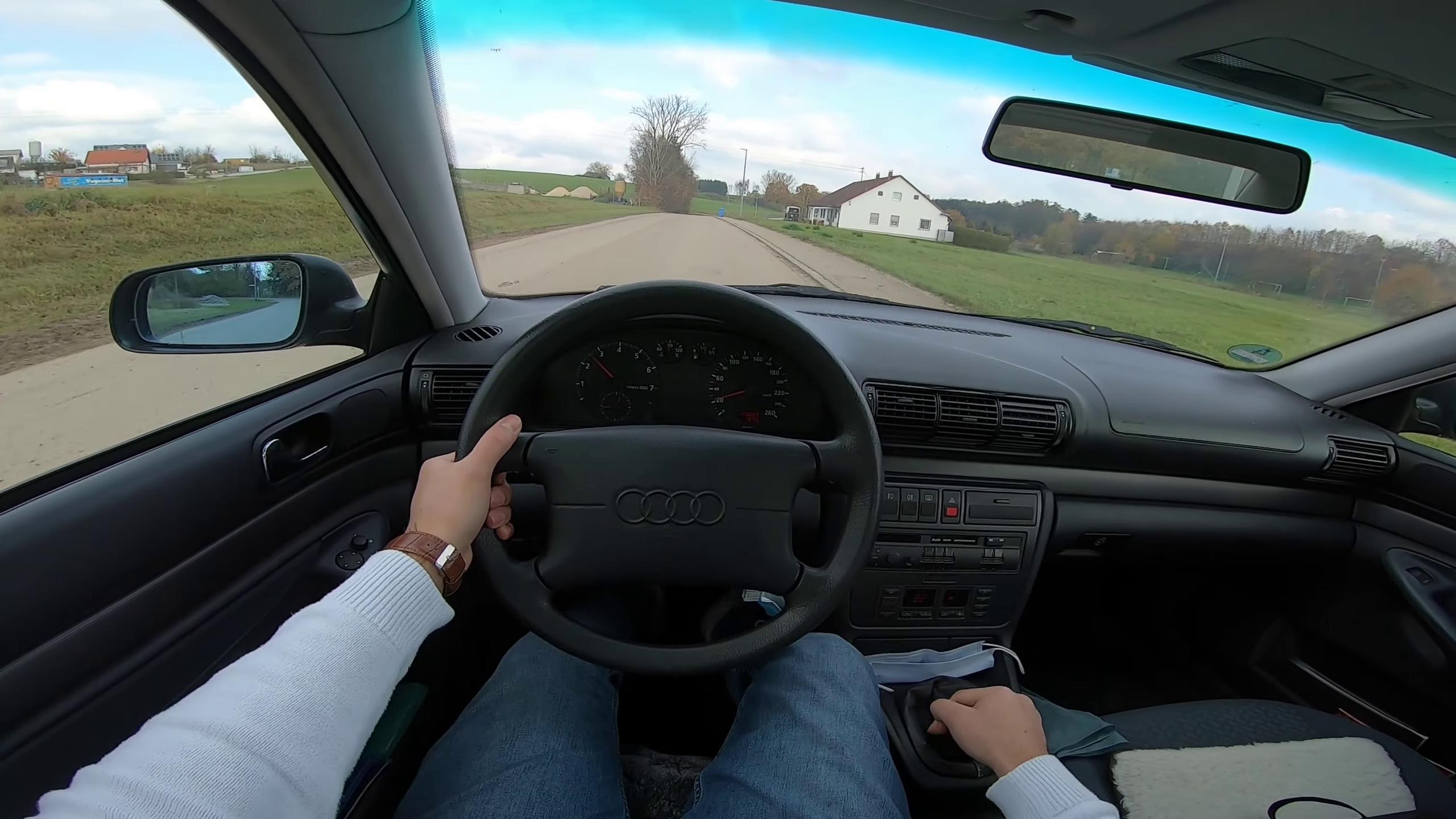 125匹奥迪a4 b5 1995款,经典的瓦缸车第一视角试驾