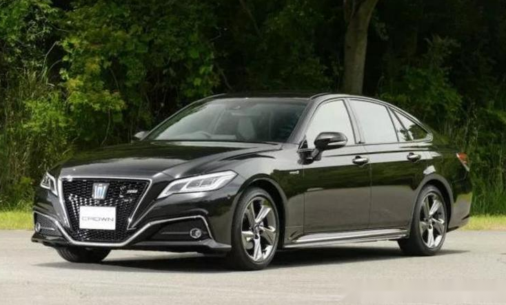 第十五代皇冠亮相匹配35lv6动力这车能否能回巅峰