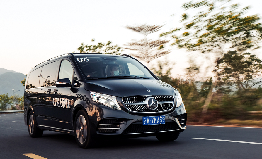 试驾新一代梅赛德斯奔驰v级mpv真的不想开这辆车