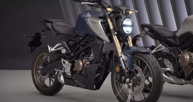 cb125r是本田neosportscafe家族中排量最小的成员,采用cbr125r的sohc