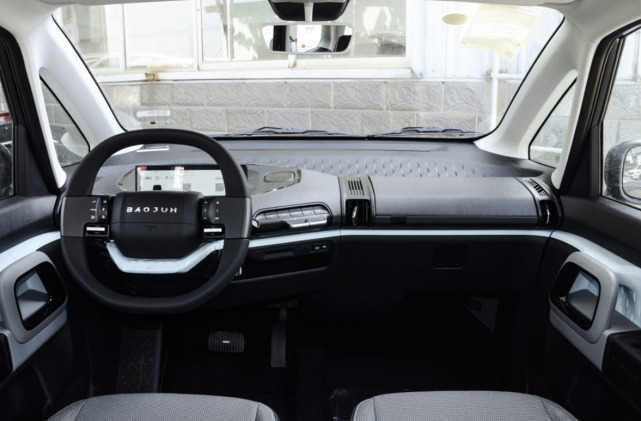 新宝骏e300车标_轮毂_内饰