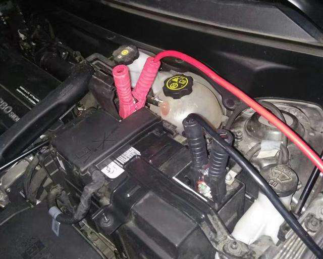 说到这里很多人就会疑问那怎么去判断自己车的电瓶是否到寿命,该进行