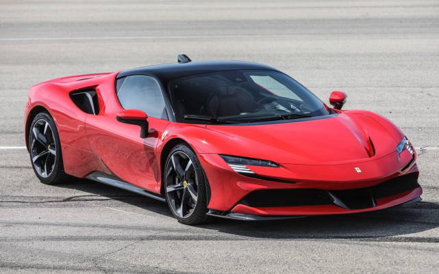 法拉利f90插电混动,硬顶敞篷超跑,近1000马力的新能源车