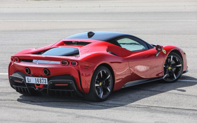 法拉利f90插电混动,硬顶敞篷超跑,近1000马力的新能源车